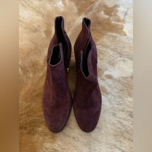 Lands End Womens Heeled Asymmetric Booties in dark burgundy. Fits like 7.5